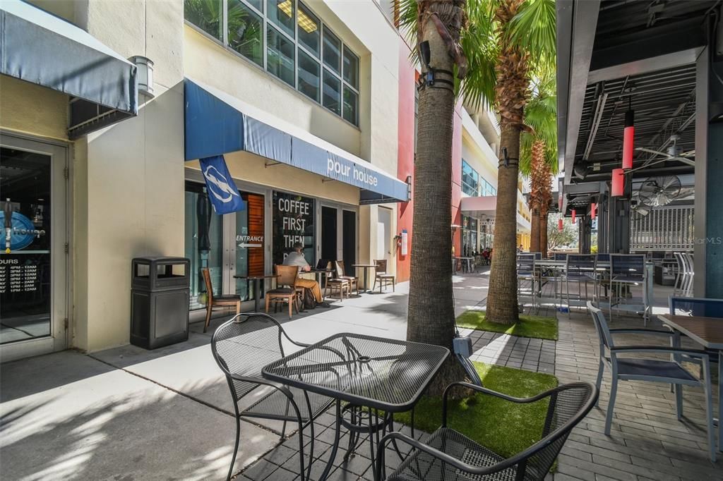 Active With Contract: $2,699 (2 beds, 1 baths, 1050 Square Feet)