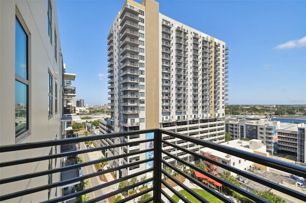 Active With Contract: $2,699 (2 beds, 1 baths, 1050 Square Feet)