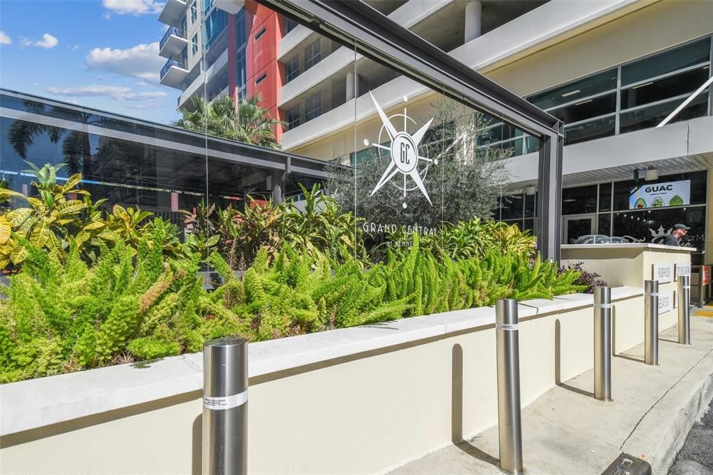 Active With Contract: $2,699 (2 beds, 1 baths, 1050 Square Feet)