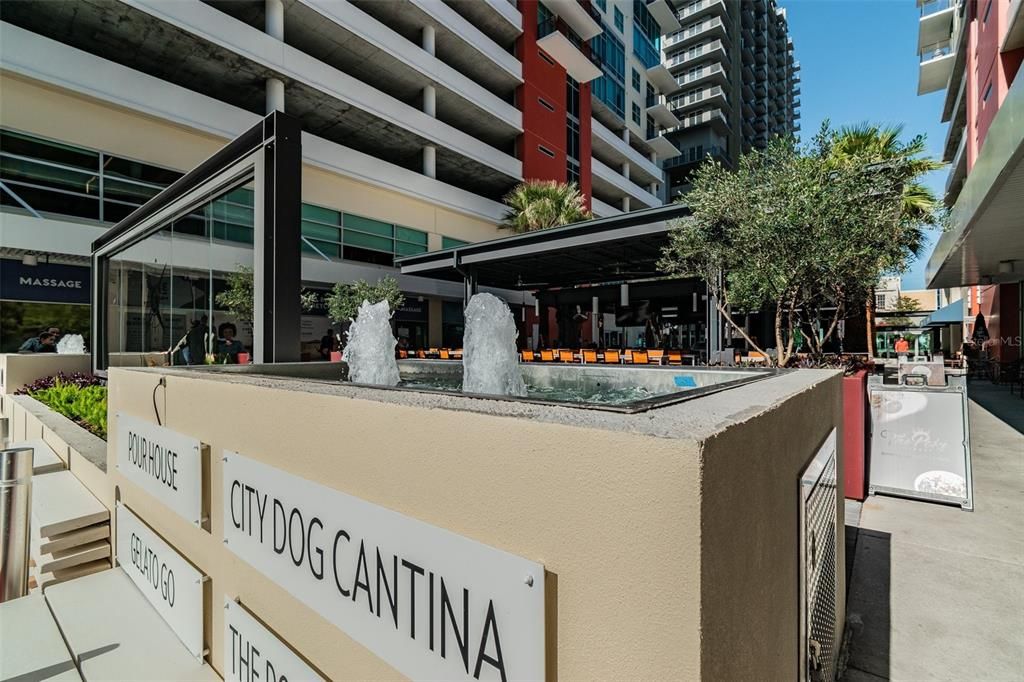 Active With Contract: $2,699 (2 beds, 1 baths, 1050 Square Feet)