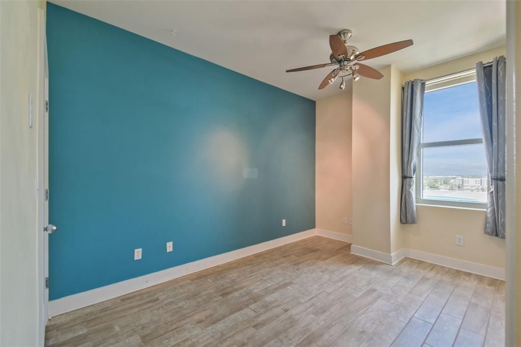 Active With Contract: $2,699 (2 beds, 1 baths, 1050 Square Feet)
