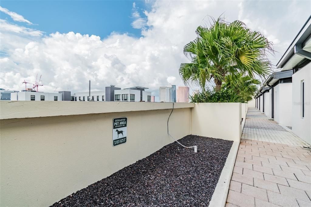 Active With Contract: $2,699 (2 beds, 1 baths, 1050 Square Feet)
