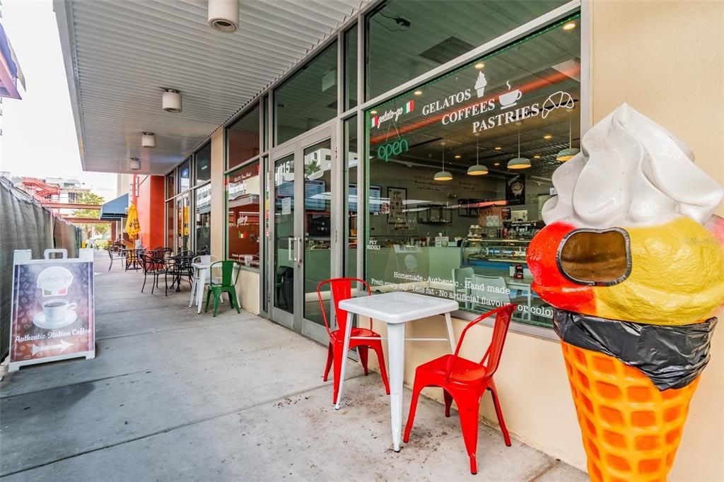 Active With Contract: $2,699 (2 beds, 1 baths, 1050 Square Feet)