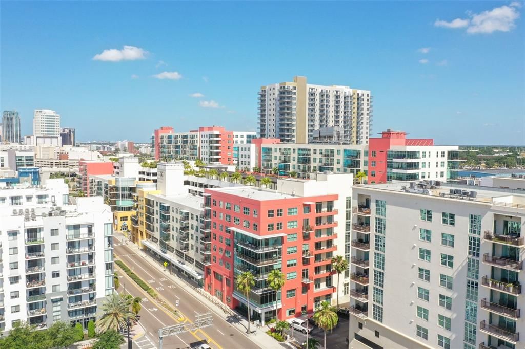 Active With Contract: $2,699 (2 beds, 1 baths, 1050 Square Feet)