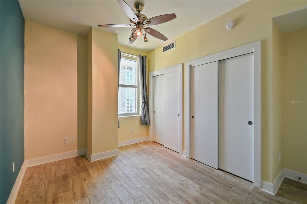 Active With Contract: $2,699 (2 beds, 1 baths, 1050 Square Feet)