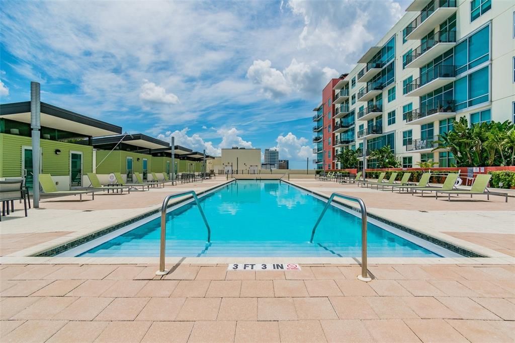 Active With Contract: $2,699 (2 beds, 1 baths, 1050 Square Feet)