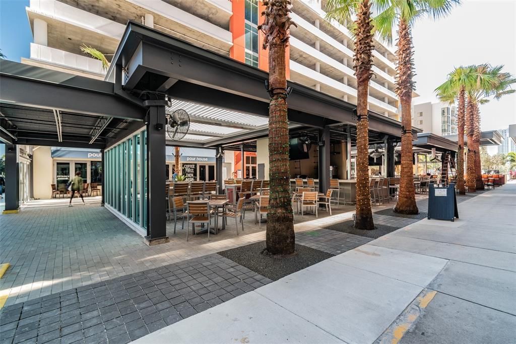 Active With Contract: $2,699 (2 beds, 1 baths, 1050 Square Feet)