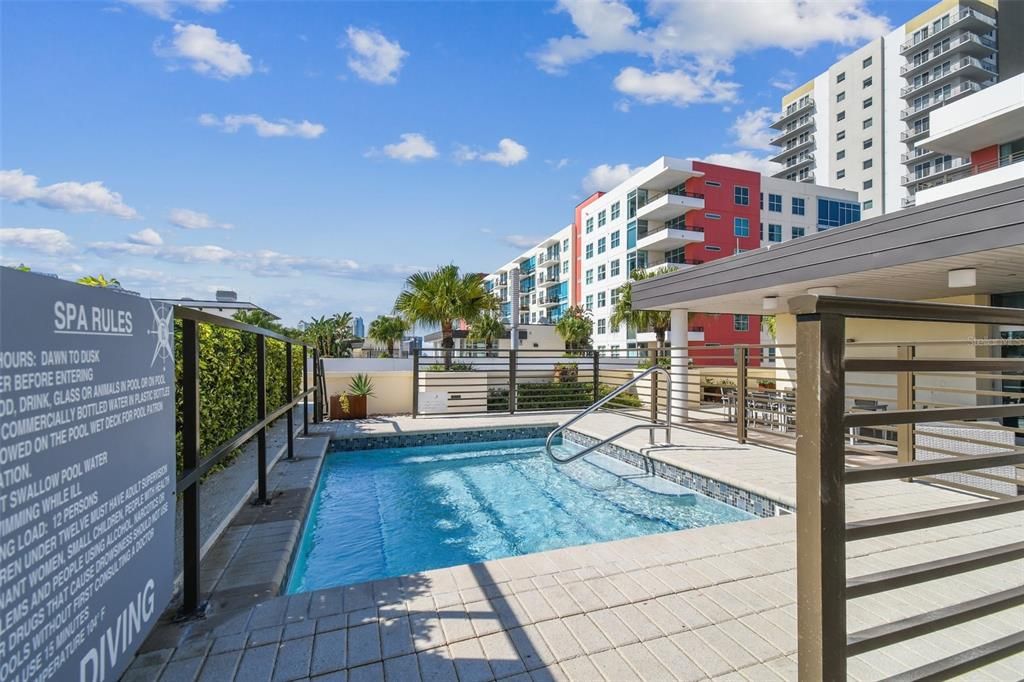 Active With Contract: $2,699 (2 beds, 1 baths, 1050 Square Feet)