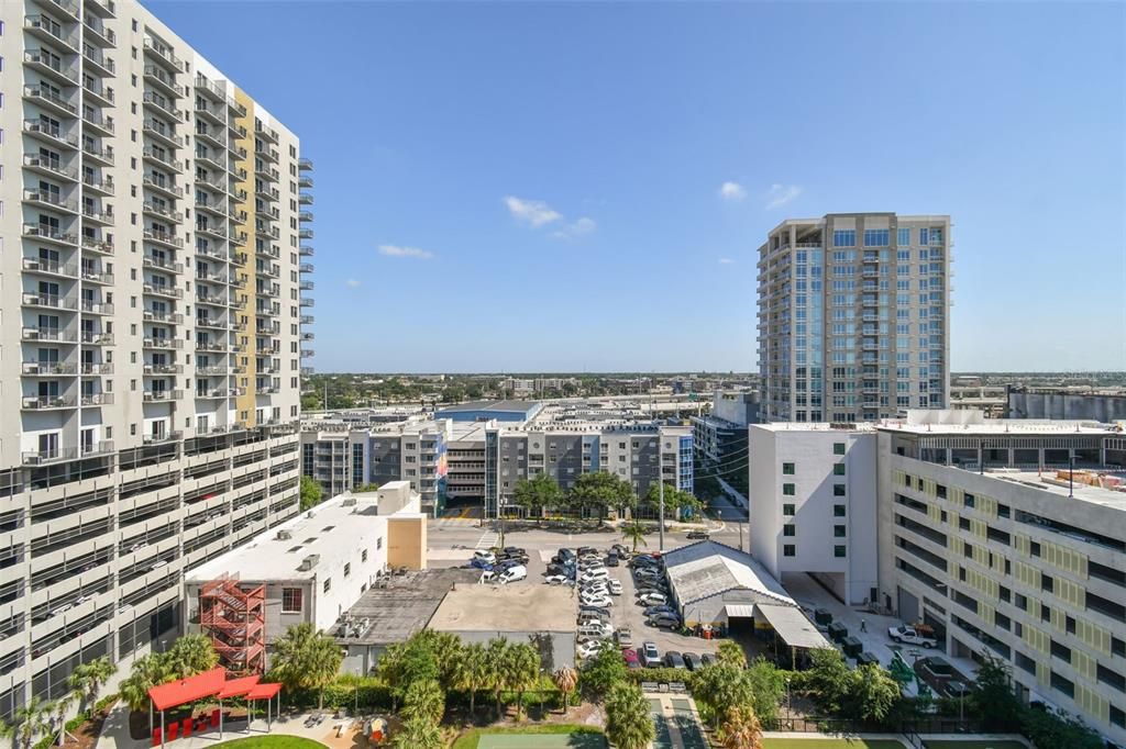 Active With Contract: $2,699 (2 beds, 1 baths, 1050 Square Feet)