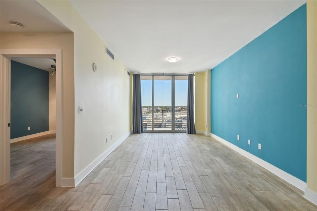 Active With Contract: $2,699 (2 beds, 1 baths, 1050 Square Feet)