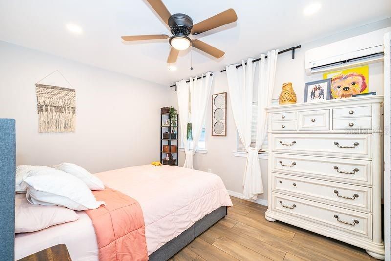 For Sale: $764,900 (5 beds, 3 baths, 1998 Square Feet)