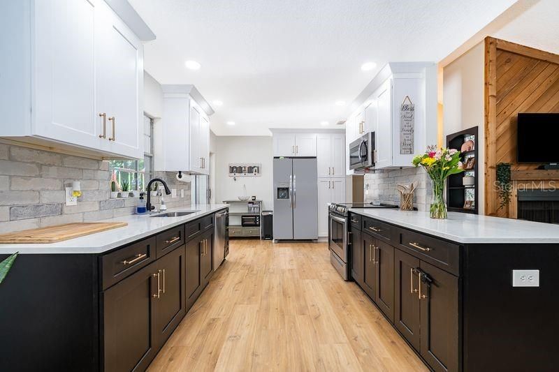 For Sale: $764,900 (5 beds, 3 baths, 1998 Square Feet)