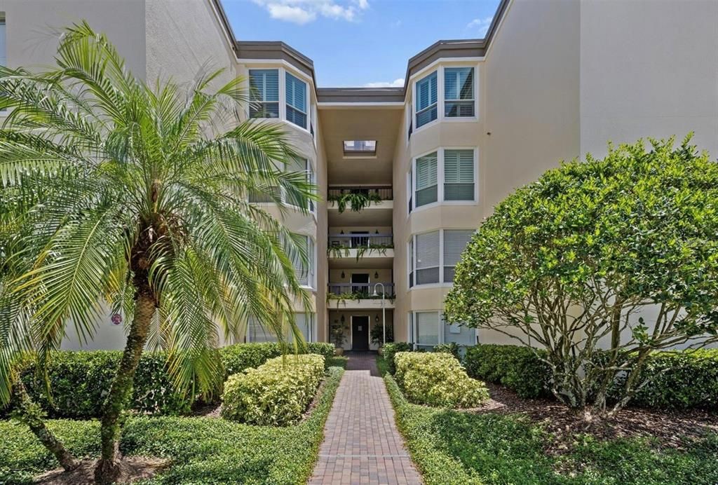 For Sale: $482,000 (2 beds, 2 baths, 1270 Square Feet)