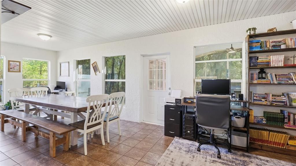 En Venta: $425,000 (4 camas, 2 baños, 2007 Pies cuadrados)