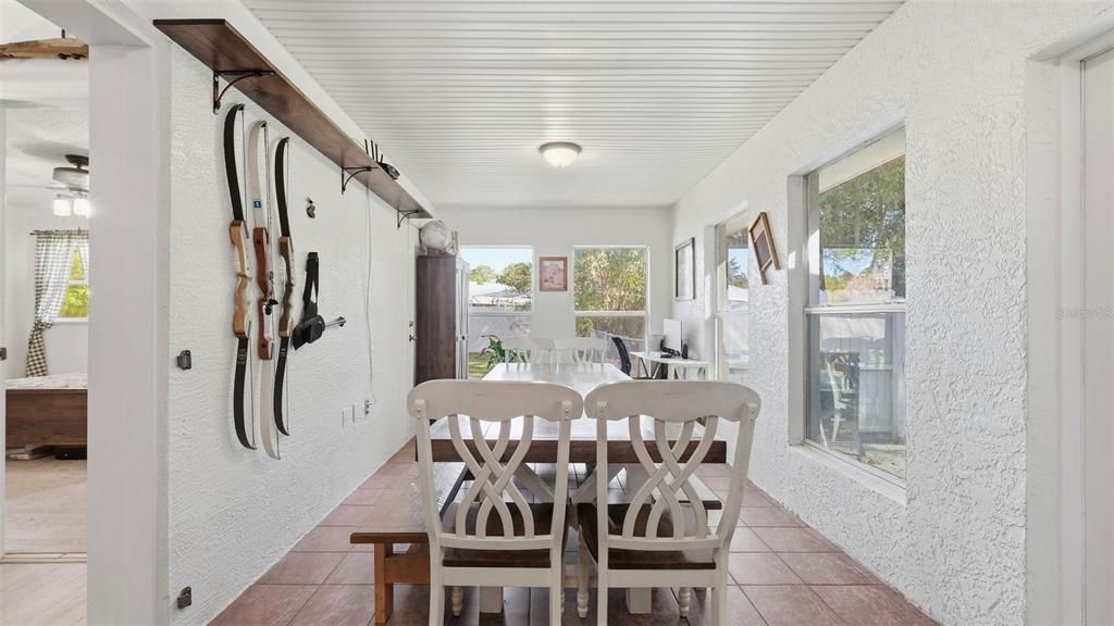 En Venta: $425,000 (4 camas, 2 baños, 2007 Pies cuadrados)