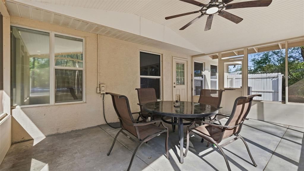 En Venta: $425,000 (4 camas, 2 baños, 2007 Pies cuadrados)