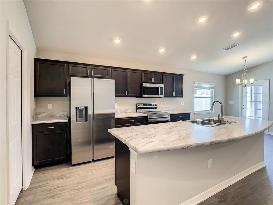 For Rent: $2,200 (4 beds, 2 baths, 1547 Square Feet)