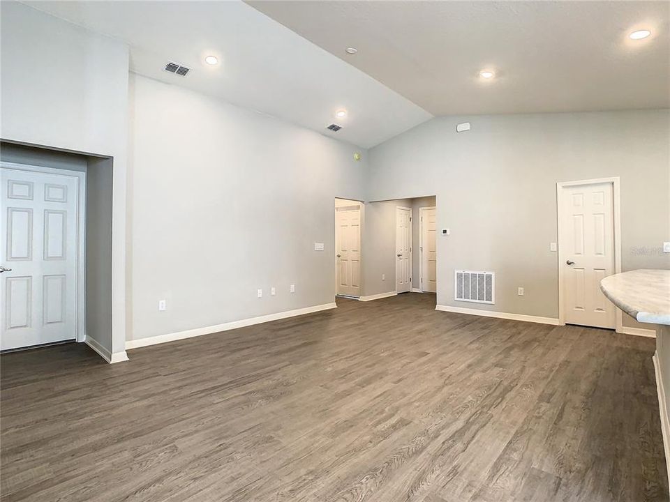 For Rent: $2,200 (4 beds, 2 baths, 1547 Square Feet)