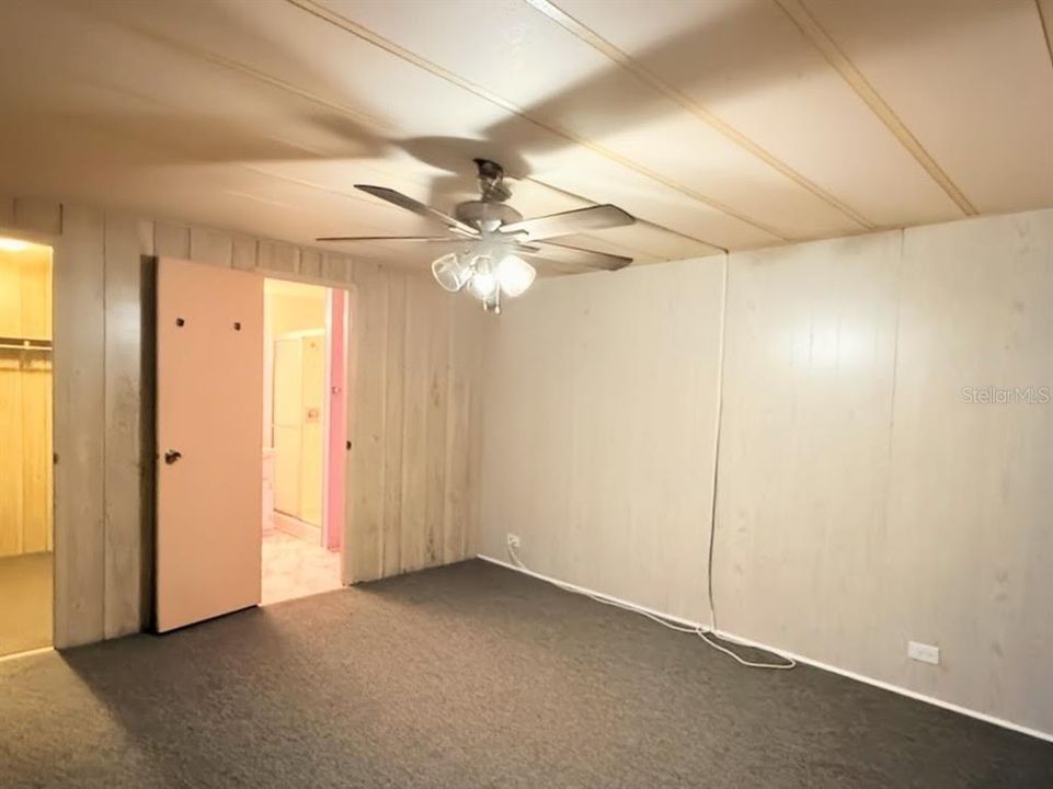 Activo con contrato: $1,400 (3 camas, 2 baños, 960 Pies cuadrados)