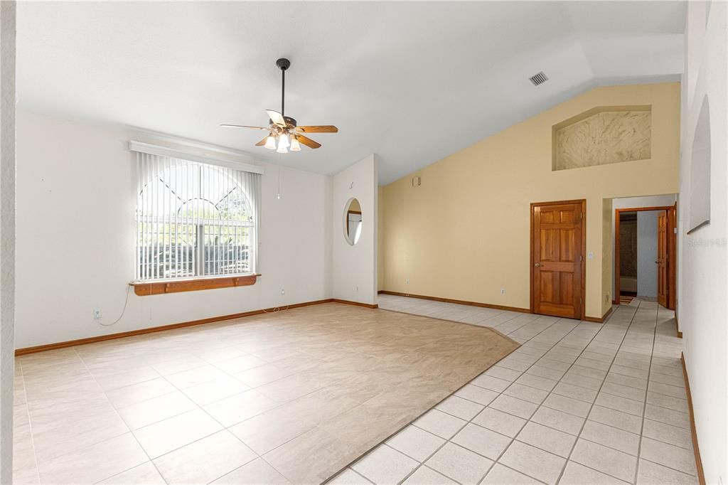 На продажу: $319,000 (2 спален, 2 ванн, 2167 Квадратных фут)