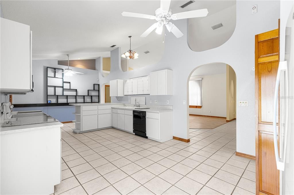 На продажу: $319,000 (2 спален, 2 ванн, 2167 Квадратных фут)