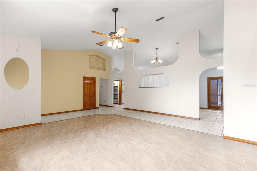 На продажу: $319,000 (2 спален, 2 ванн, 2167 Квадратных фут)