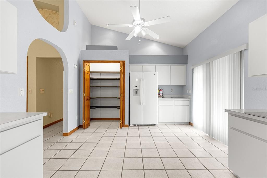 На продажу: $319,000 (2 спален, 2 ванн, 2167 Квадратных фут)