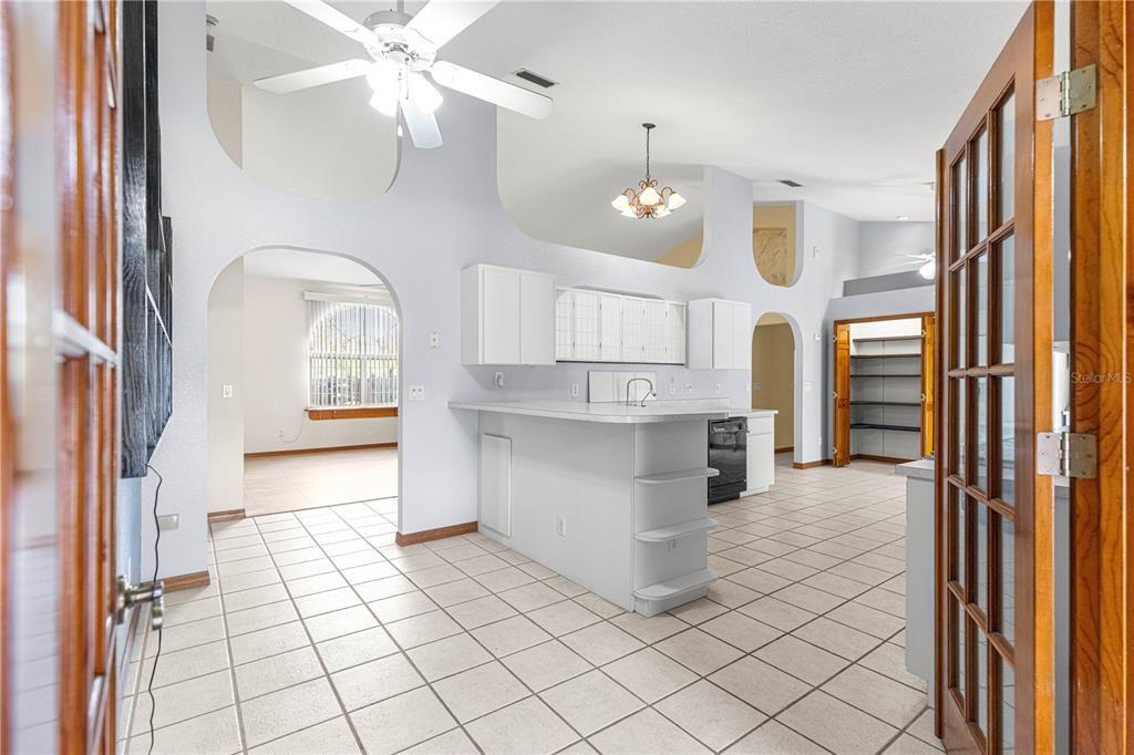 На продажу: $319,000 (2 спален, 2 ванн, 2167 Квадратных фут)