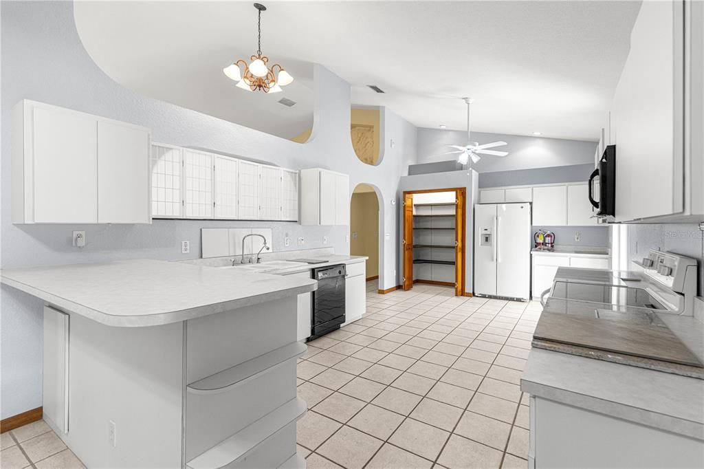 На продажу: $319,000 (2 спален, 2 ванн, 2167 Квадратных фут)