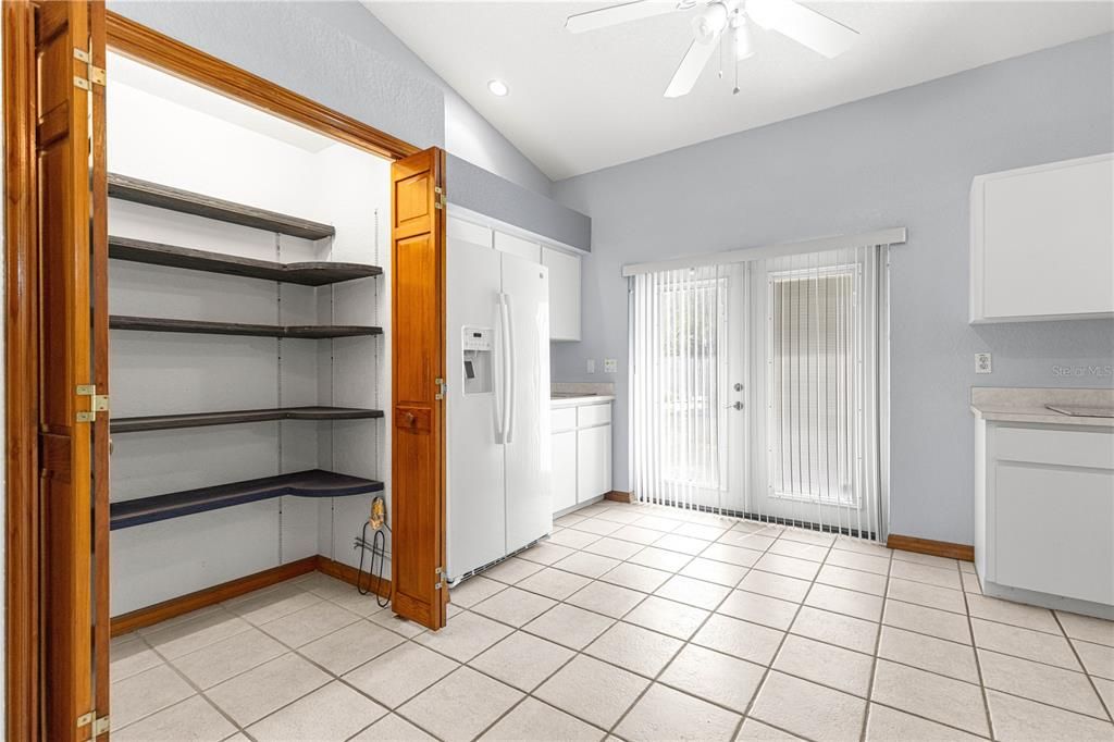 На продажу: $319,000 (2 спален, 2 ванн, 2167 Квадратных фут)