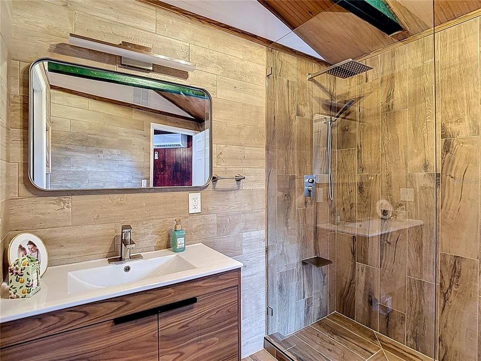 En Venta: $725,000 (4 camas, 3 baños, 2550 Pies cuadrados)