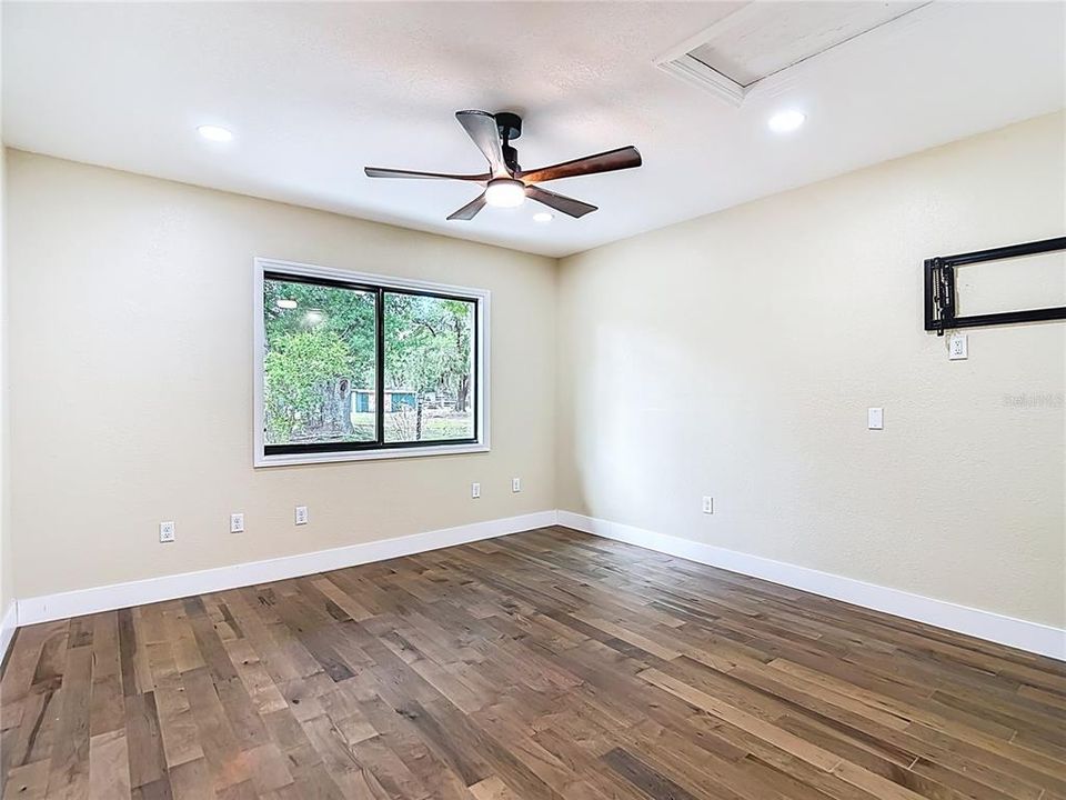 En Venta: $725,000 (4 camas, 3 baños, 2550 Pies cuadrados)