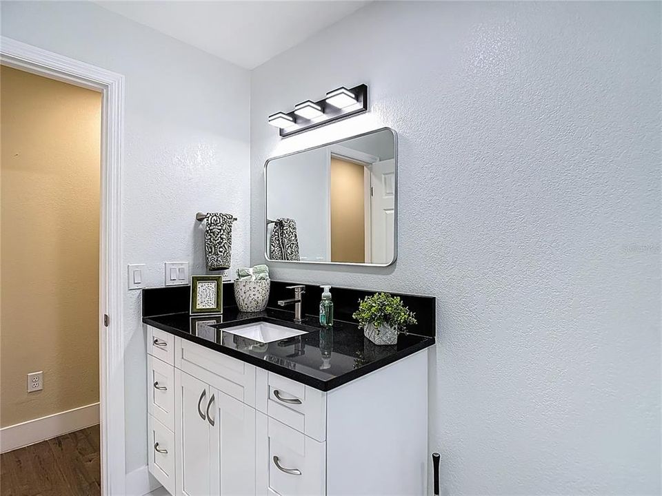 En Venta: $725,000 (4 camas, 3 baños, 2550 Pies cuadrados)