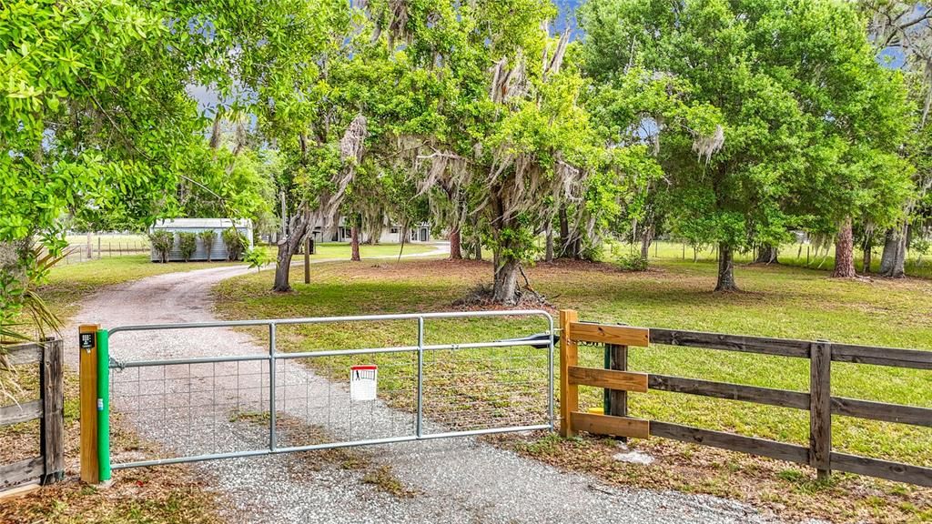 En Venta: $725,000 (4 camas, 3 baños, 2550 Pies cuadrados)