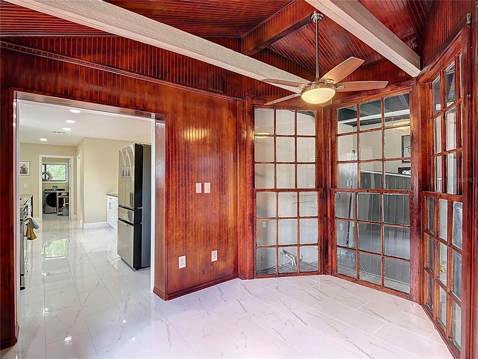 En Venta: $725,000 (4 camas, 3 baños, 2550 Pies cuadrados)