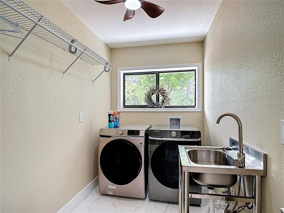 En Venta: $725,000 (4 camas, 3 baños, 2550 Pies cuadrados)