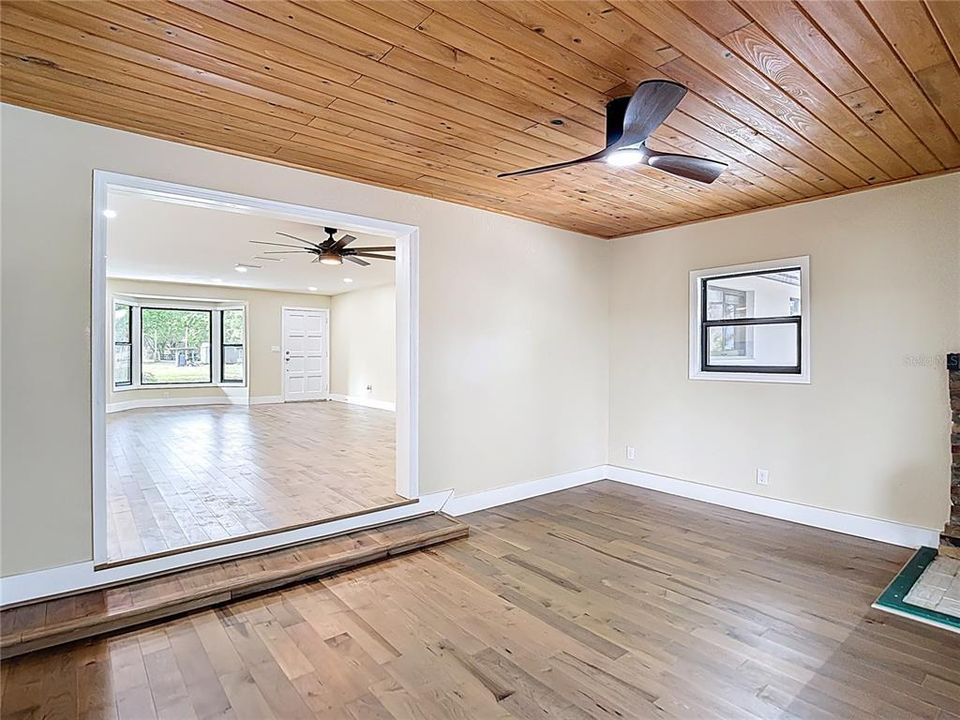En Venta: $725,000 (4 camas, 3 baños, 2550 Pies cuadrados)