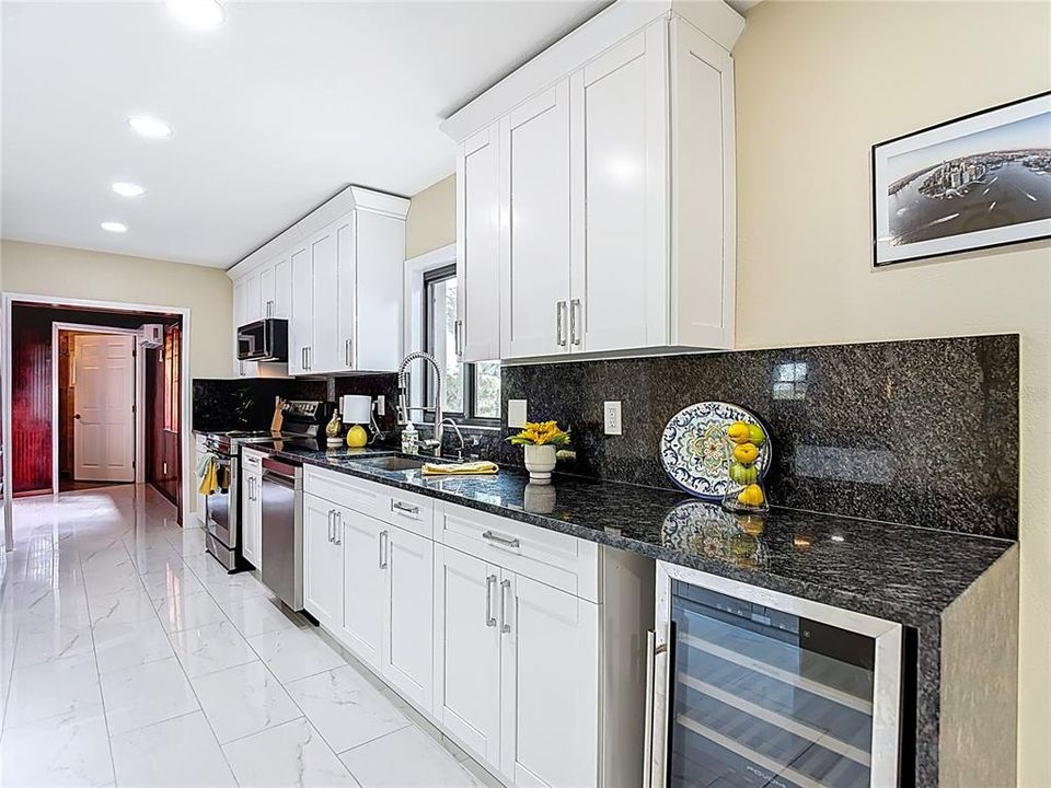 En Venta: $725,000 (4 camas, 3 baños, 2550 Pies cuadrados)
