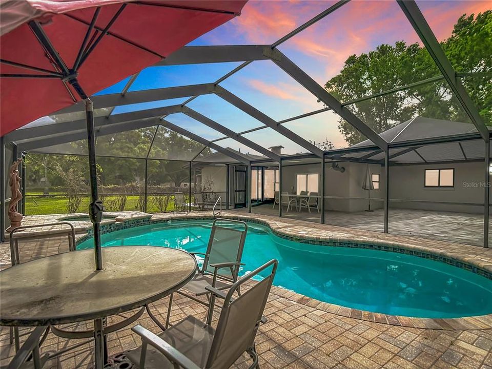 En Venta: $725,000 (4 camas, 3 baños, 2550 Pies cuadrados)
