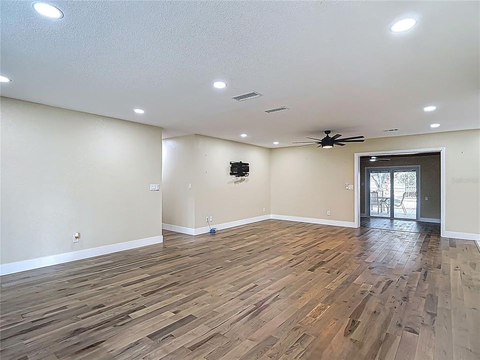 En Venta: $725,000 (4 camas, 3 baños, 2550 Pies cuadrados)