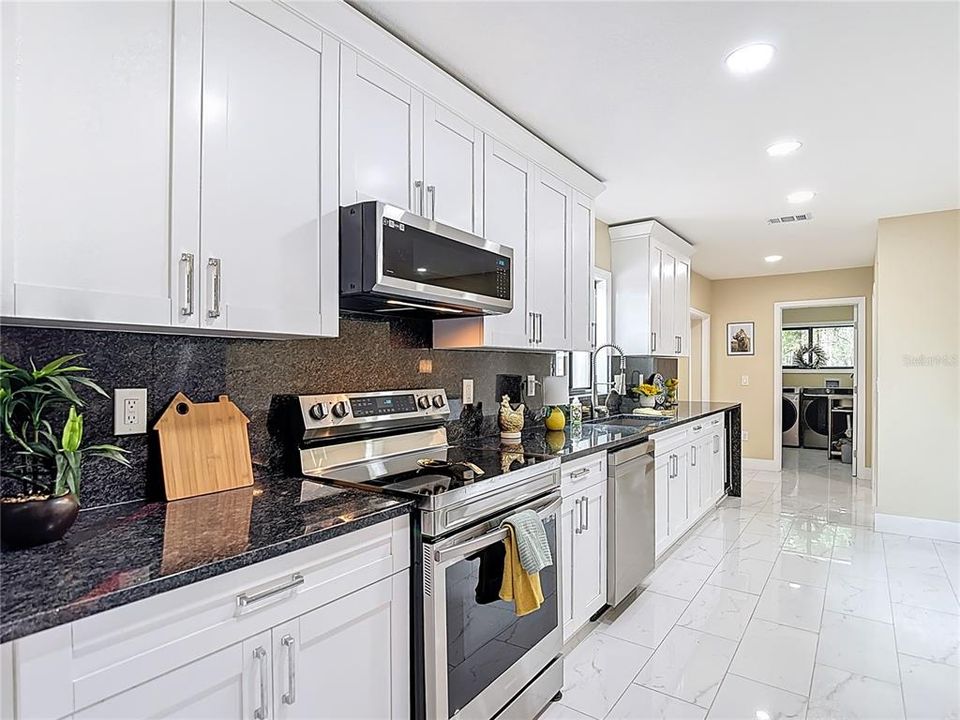 En Venta: $725,000 (4 camas, 3 baños, 2550 Pies cuadrados)