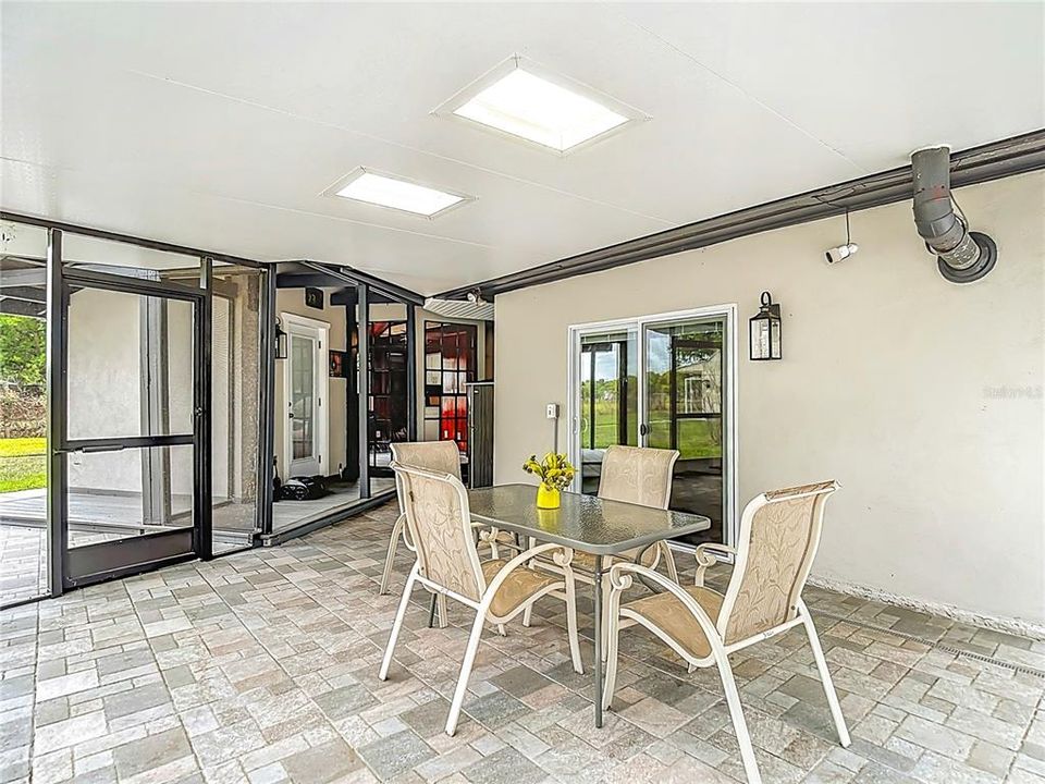 En Venta: $725,000 (4 camas, 3 baños, 2550 Pies cuadrados)