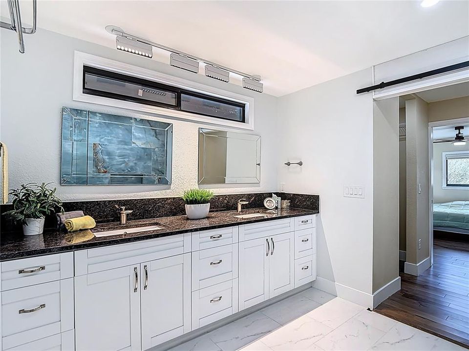 En Venta: $725,000 (4 camas, 3 baños, 2550 Pies cuadrados)