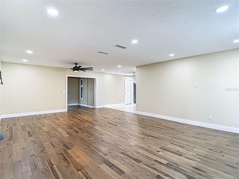 En Venta: $725,000 (4 camas, 3 baños, 2550 Pies cuadrados)