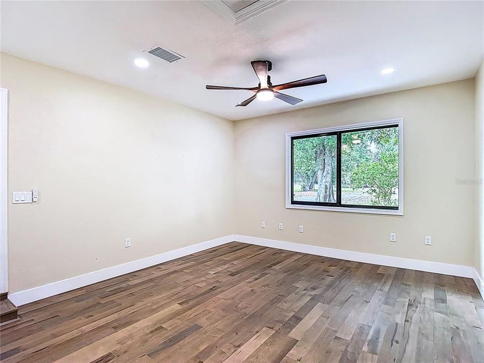 En Venta: $725,000 (4 camas, 3 baños, 2550 Pies cuadrados)