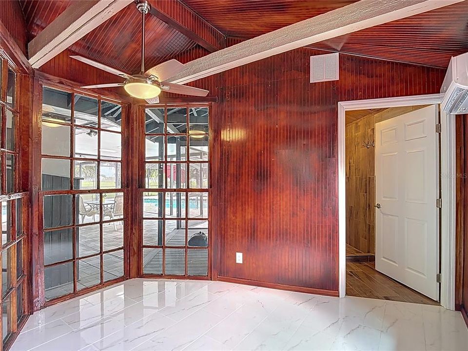 En Venta: $725,000 (4 camas, 3 baños, 2550 Pies cuadrados)