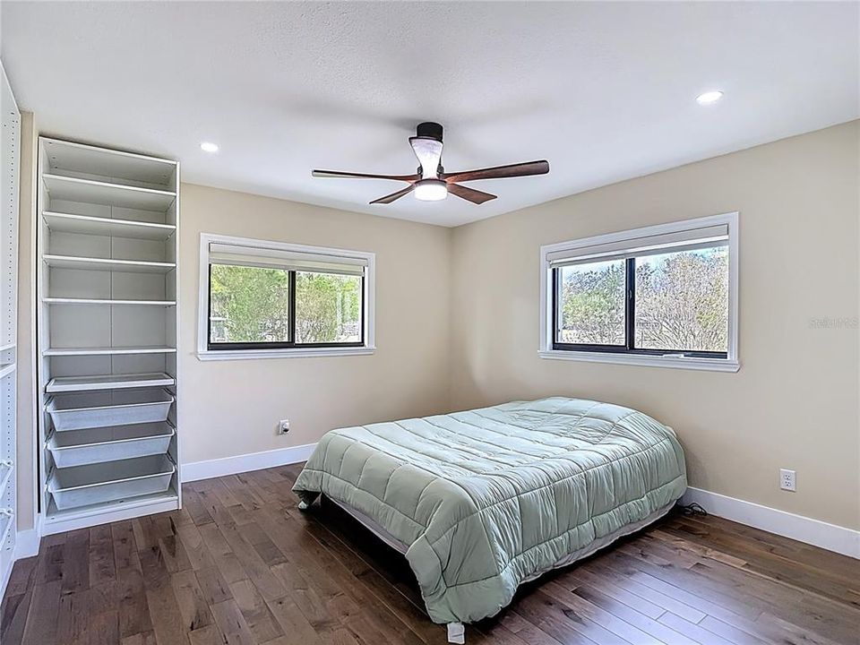 En Venta: $725,000 (4 camas, 3 baños, 2550 Pies cuadrados)