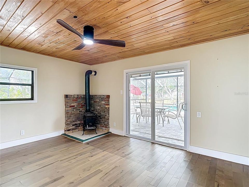 En Venta: $725,000 (4 camas, 3 baños, 2550 Pies cuadrados)