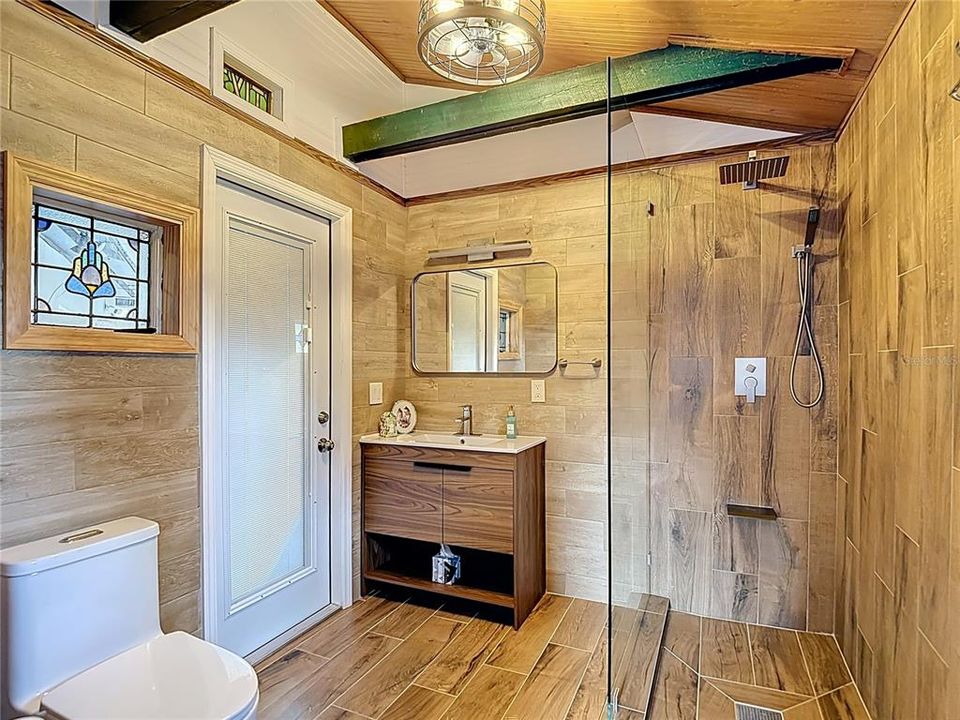 En Venta: $725,000 (4 camas, 3 baños, 2550 Pies cuadrados)