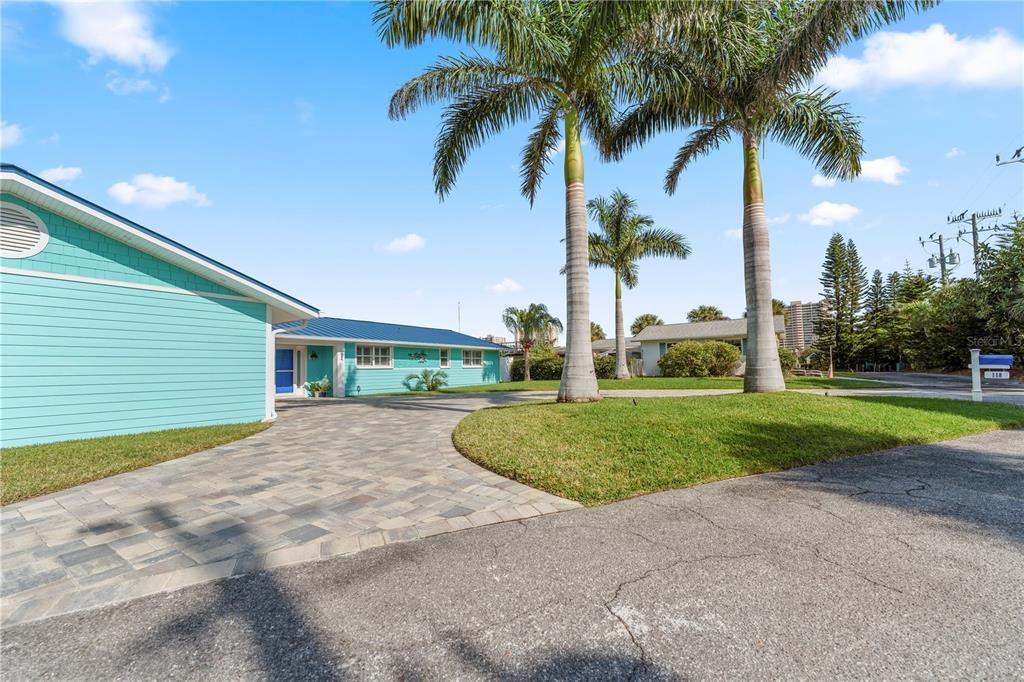 For Sale: $1,498,000 (4 beds, 2 baths, 2930 Square Feet)